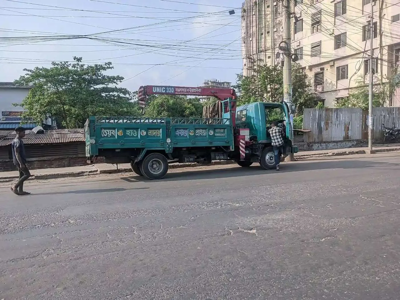 ফেনীতে হেভি লোডিং — ক্রেন ভাড়া সার্ভিস