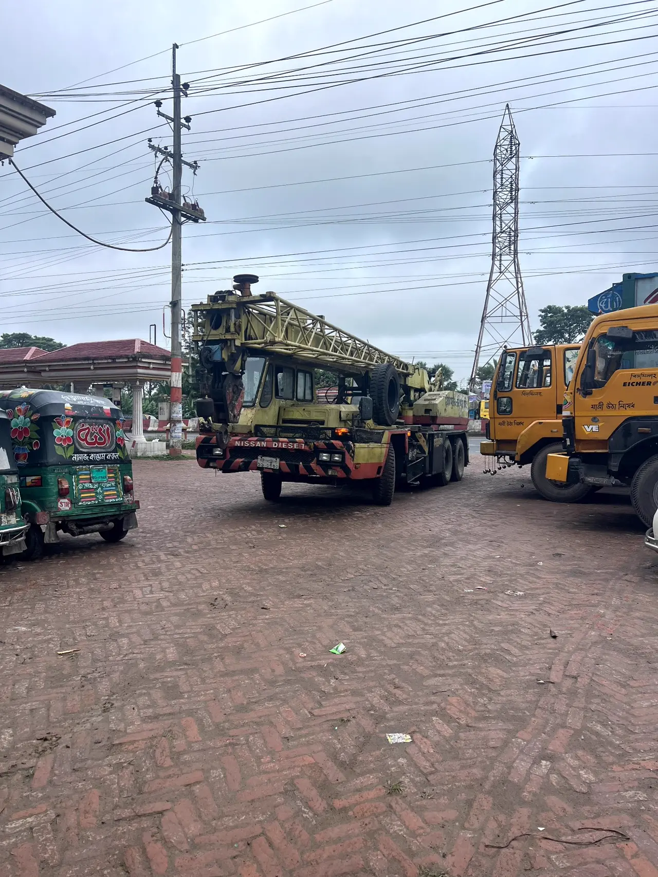 NISSAN DIESEL মোবাইল ক্রেন — ফেনী ক্রেন সার্ভিসের নিজস্ব ফ্লিট